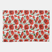 Rote Pflaumen in einem Feld auf Weiß Geschirrtuch (Horizontal)