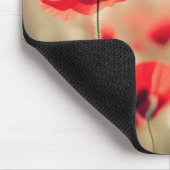 Rote Pflaumen in einem Feld Mousepad (Ecke)