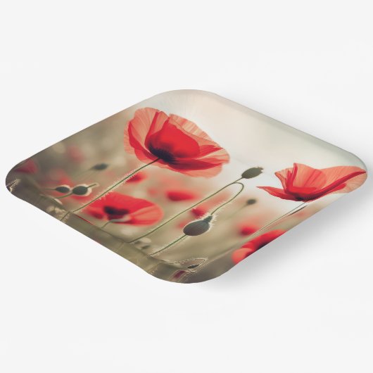 Rote Pflaumen in einem Feld Pappteller (Gewinkelt)