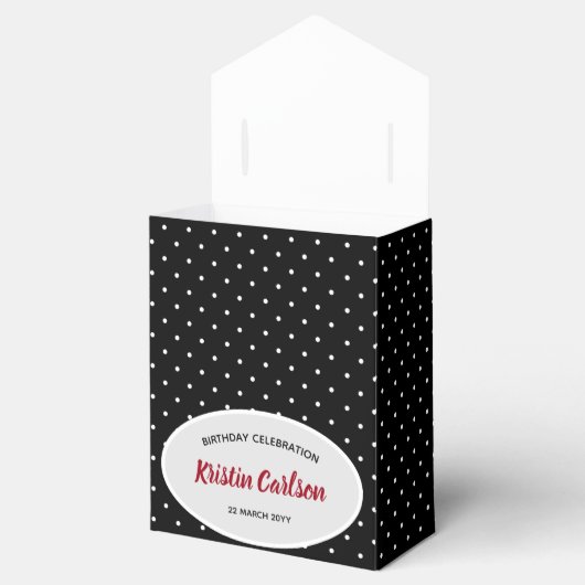 Rote Pflaumen mit Schwarz-weißem Polka-Dot Geschenkschachtel (Geöffnet)