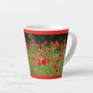 Rote Pflücken Feldust. Red Latte Tasse