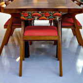 Rote Pilzstickerei Seidenpapier