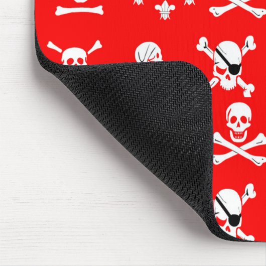 ROTE PIRATBANNER, KREUZTE, SCHWERTER MOUSEPAD (Ecke)