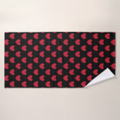 Rote Polka-Herzen auf schwarz Badehandtuch (Badehandtuch)
