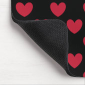 Rote Polka-Herzen auf schwarz Mousepad (Ecke)