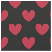 Rote Polka-Herzen auf schwarz Stoff (Nahaufnahme)