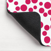 Rote Polka Punkte auf weißem Hintergrund Mousepad (Ecke)