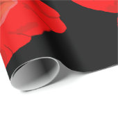 Rote Poppies auf der schwarzen Hintergrunddarstell Geschenkpapier (Rolleneckpunkt)