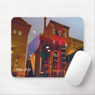 Rote Reflexionen auf den Straßen von Philadelphia Mousepad