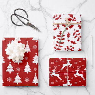 Rote Rentiere, Weihnachtsbäume und Stechpalmenmust Geschenkpapier Set