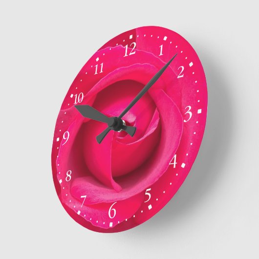 Rote Rosa Rose Runde Wanduhr (Winkel)