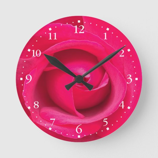 Rote Rosa Rose Runde Wanduhr (Vorderseite)