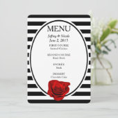 Rote Rose auf der Hochzeitskarte für Schwarz und W Menükarte (Stehend Vorderseite)