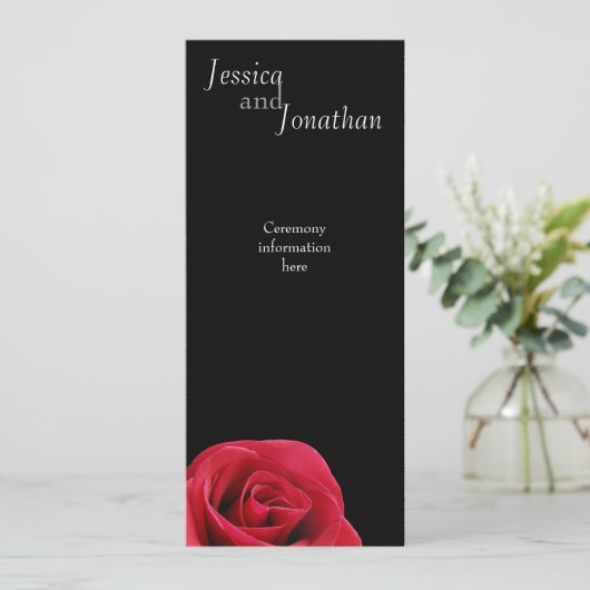 Rote Rose auf der schwarzen Programmkarte Programm (Stehend Vorderseite)