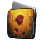 Rote Rose auf Gold Laptopschutzhülle (Vorderseite Links)