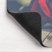 Rote Rose auf Holzböden Kunstdrucken Mousepad (Ecke)