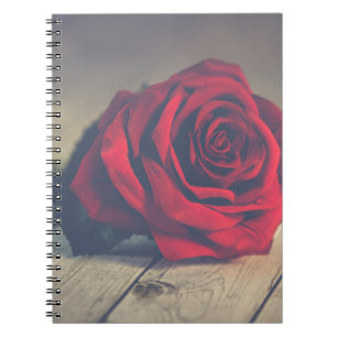 Rote Rose auf Holzböden Kunstdrucken Notizblock