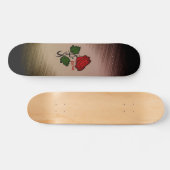 Rote Rose auf Schwarz mit Name Skateboard (Horizontal)