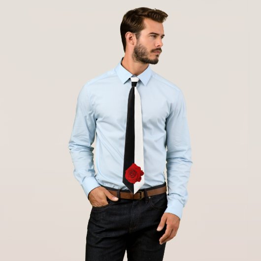 Rote Rose auf Schwarzweiss halb und halb Krawatte (Beispiel)