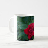 Rote Rose aus der Nähe Kaffeetasse (Vorderseite Links)