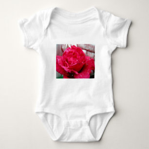 Rote Rose Baby Strampler