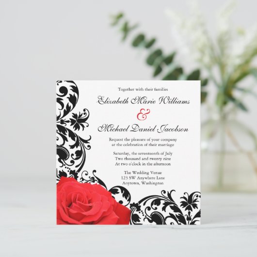 Rote Rose Black Blühe Hochzeitseinladungen Einladung (Stehend Vorderseite)
