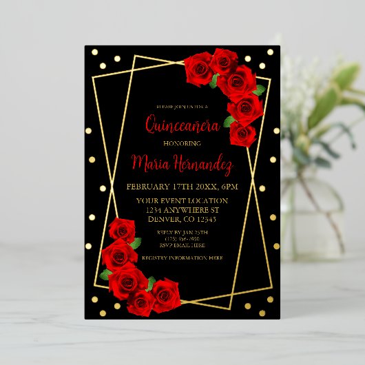 Rote Rose Black und Gold Quinceñera Folieneinladung (Stehend vorne)