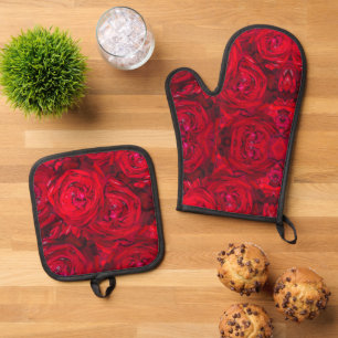 Rote Rose blüht mit Abtropfen - Fotografie Ofenhandschuh & Topflappen-Set