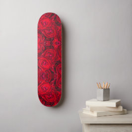 Rote Rose blüht mit Abtropfen - Fotografie Skateboard
