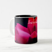 Rote Rose Blume Nah Personalisiert Zweifarbige Tasse (Vorderseite Links)