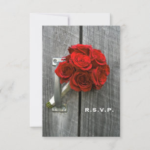 Rote Rose Bouquet & Barn Wood Wedding RSVP Karte
