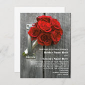 Rote Rose Bouquet & Barnwood Wedding Einladung (Vorne/Hinten)