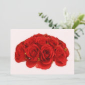 Rote Rose Bouquet Einladung / Ankündigung (Stehend Vorderseite)