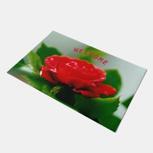 Rote Rose der Leidenschaft mit Taubstropfen Willko Fußmatte (Schrägansicht)