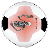 Rote Rose der Skeletthalterung auf Stem in der Han Fußball (Gedreht)