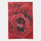 rote Rose, die mit einem Tief bedeckt ist und Grab Geschirrtuch (Vertikal)