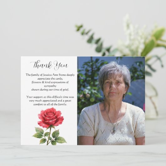 Rote Rose Floral Trauer Todes Danke Einladung (Stehend Vorderseite)