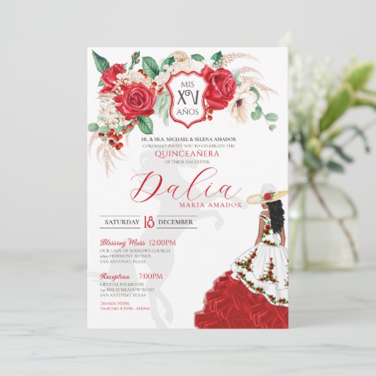 Rote Rose Floral Wappen Elegante Charra Quinceañer Einladung (Stehend Vorderseite)