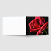 Rote Rose gegen schwarzen Hintergrund Gästebuch (Voll)