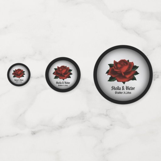 Rote Rose Gothic Wedname and Date Konfetti (Vorderseiten)