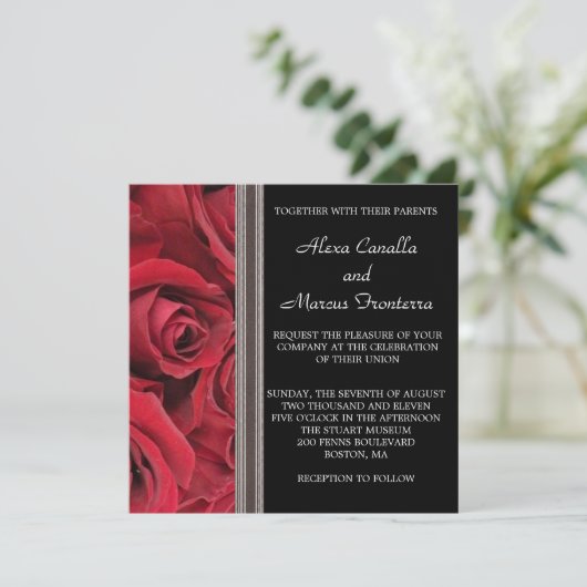 Rote Rose Hochzeitseinladung mit Graustreifen Einladung (Stehend Vorderseite)