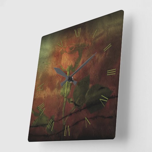 Rote Rose im Hintergrund Quadratische Wanduhr (Winkel)