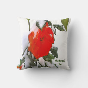 Rote Rose im Schnee Kissen