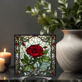 Rote Rose im Sichtfenster mit festgeklemmtem Glas Fliese