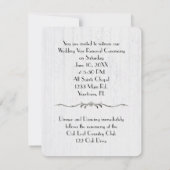 Rote Rose in schwarzer Vase auf weißem Holz Einladung (Rückseite)