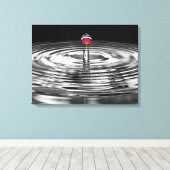 rote Rose in Wassertröpfchen Leinwanddruck (Insitu (Holzboden))