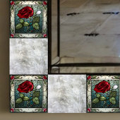 Rote Rose mit festgeklemmtem Blick auf den Weinber Fliese