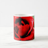 Rote Rose mit Taubenfallen Kaffeetasse (Mittel)