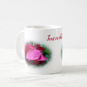 Rote Rose nach Regen Personalisiert Kaffeetasse (Vorderseite Links)