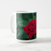 Rote Rose Nah Kaffeetasse (Vorderseite Links)